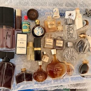 Vintage CHANEL Perfume bottle Collection (some perfume)- don’t know value